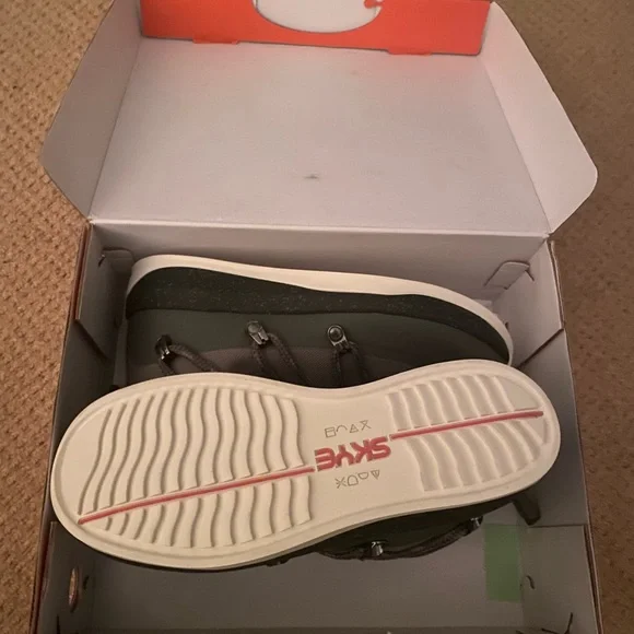 NIB Hiking Boots - Picture 5 of 7